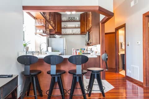 Peaceful River West Apt with free parking