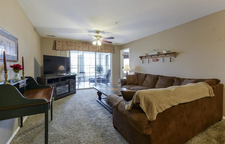 Country Getaway Condo -No Stairs! Close To Strip! - Branson, MO