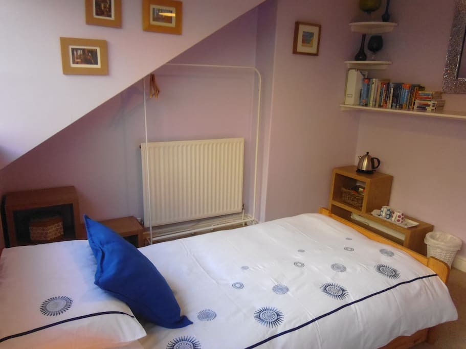 Access to single bedroom with tea/ coffee facilities