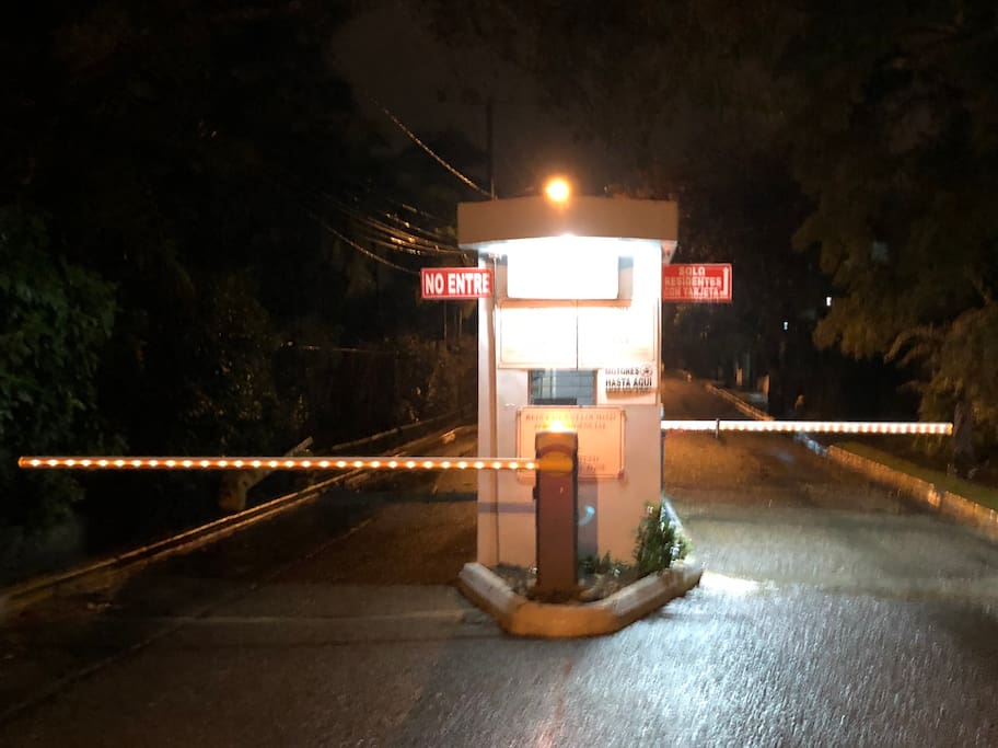 Garita Eeguridad Norte: Ave. Luis Ginebra