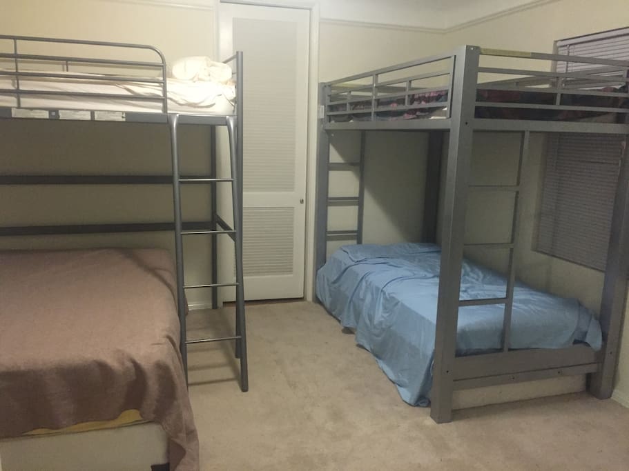 2 bunk beds are in the room, 4-5 ppl