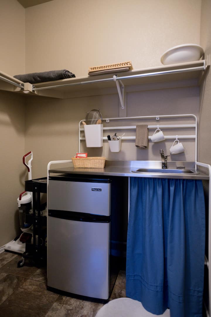 Attached Suite W/ Kitchenette & Total Privacy - Thornton, CO