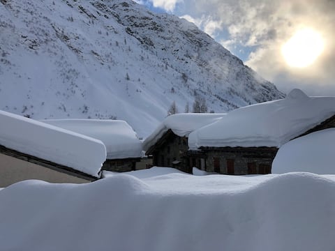 Top Airbnb: Chalet 3 Céline Vieux Village 6 people à Bonneval Sur Arc