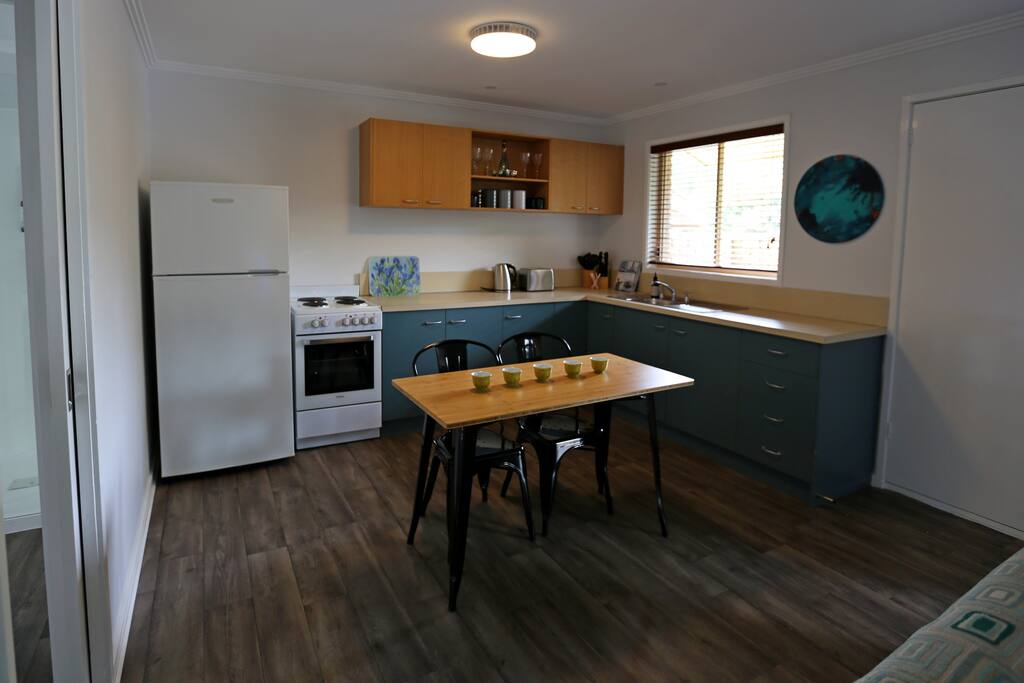 Kitchen & Dining
