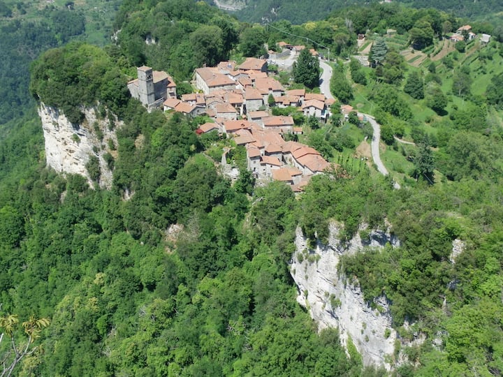 Tuscan Hilltop - Via Val di Luce
