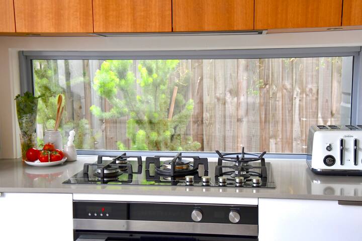 Barwon Heads, perfect location to relax & enjoy gallery image 4