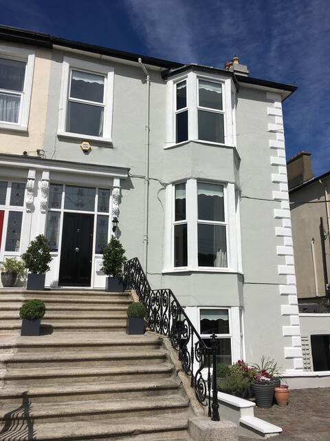 Bray SelfCatering 2 Bed Ground Floor Apartment