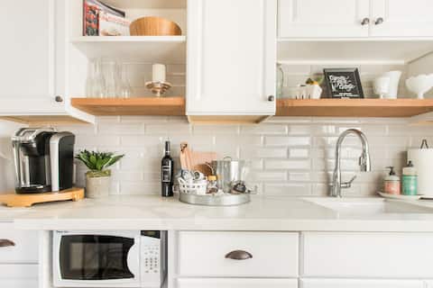 Top Airbnb: Stylish, Light-filled Cottage in Willow Glen
