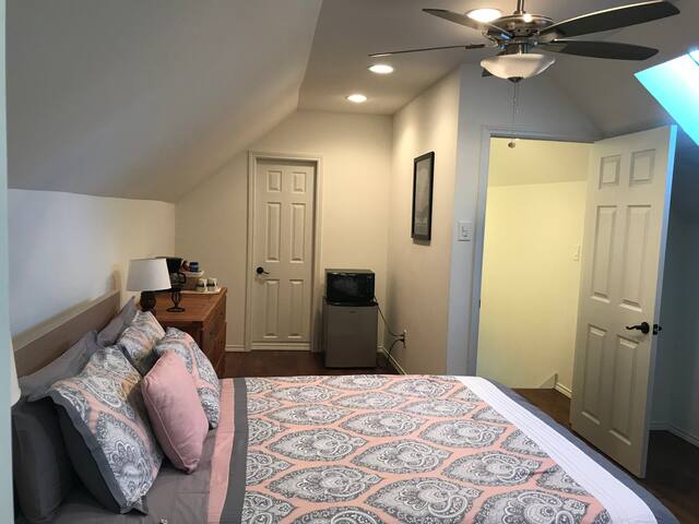 Private Room & Bath in Old East Dallas