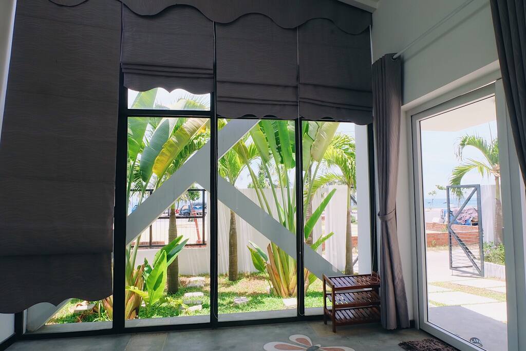 Nhìn từ phòng khách