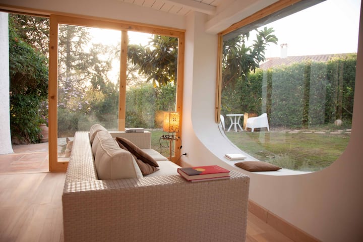 Cagliari, lovely villa near the sea