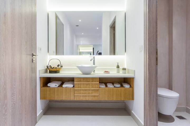 Stylish Villa w/Private Pool, 150m from the Beach gallery image 3