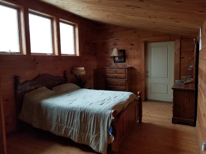 upstairs bedroom - sleeps 2