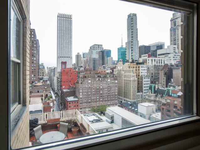 Amazing 3 Bed on Park Avenue w/ W/D and Gym #6114 gallery image 3