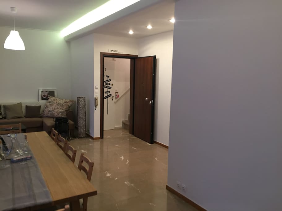 Very large living room with direct access to terrasse