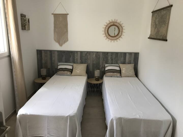 غرفة نوم 2 نسخة 2 سرير 80 سم