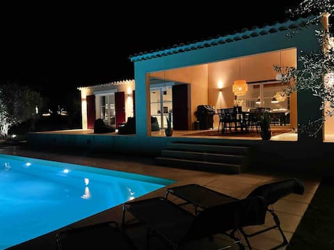 Charming pool-house in the french countryside