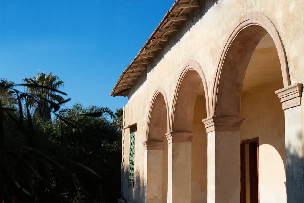 Villa antica sul mare