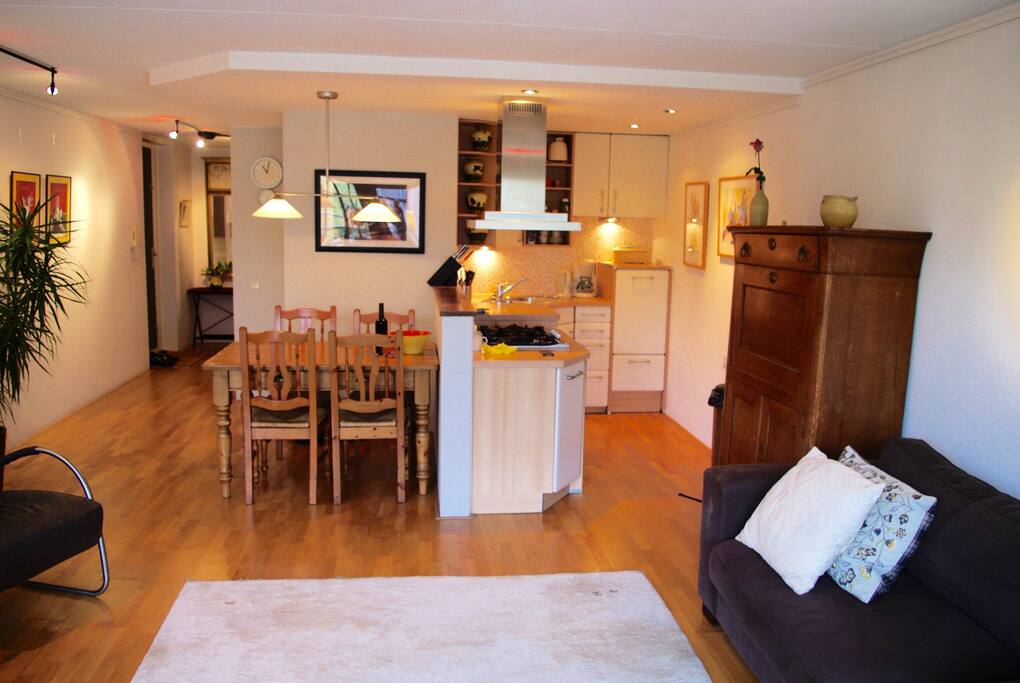 Dining and fully equipped kitchen