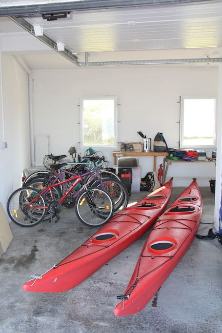 4 vélos, 2 kayaks, BBQ, ping-pong etc.