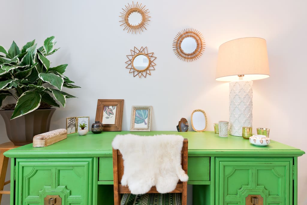 Large desk to relax and enjoy some quiet reading or writing time