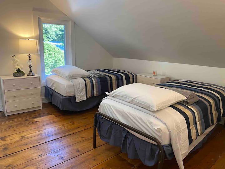 ორი ტყუპი საწოლი