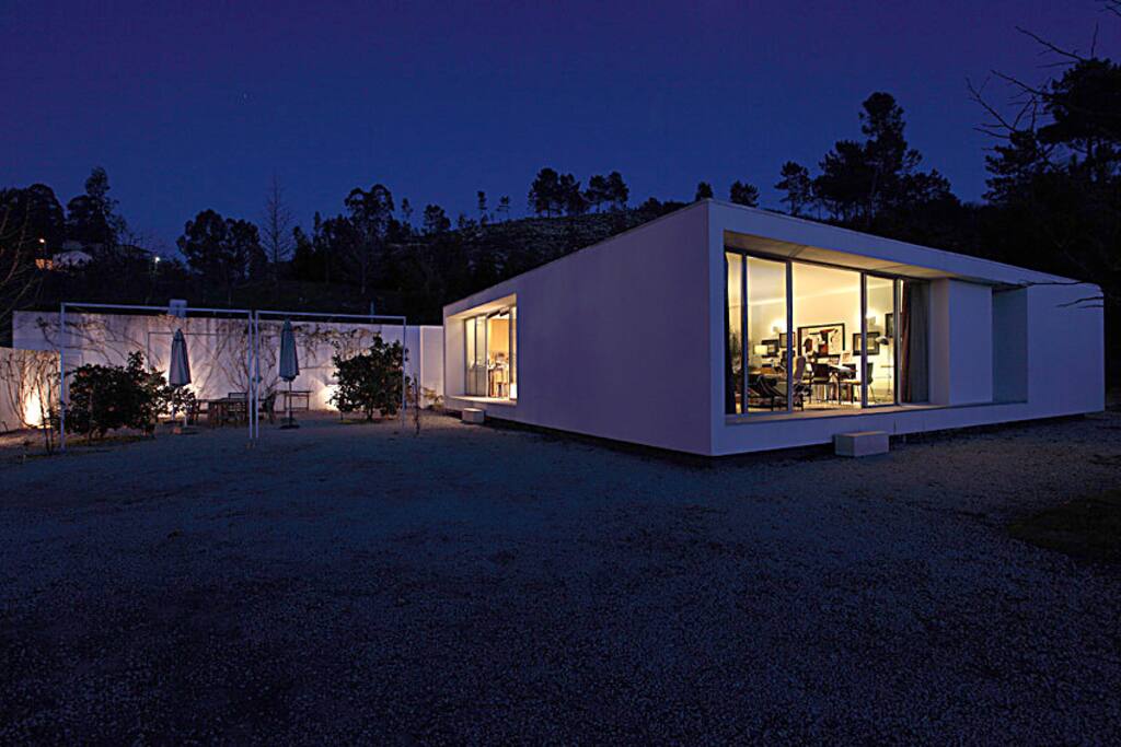 Casa ao anoitecer