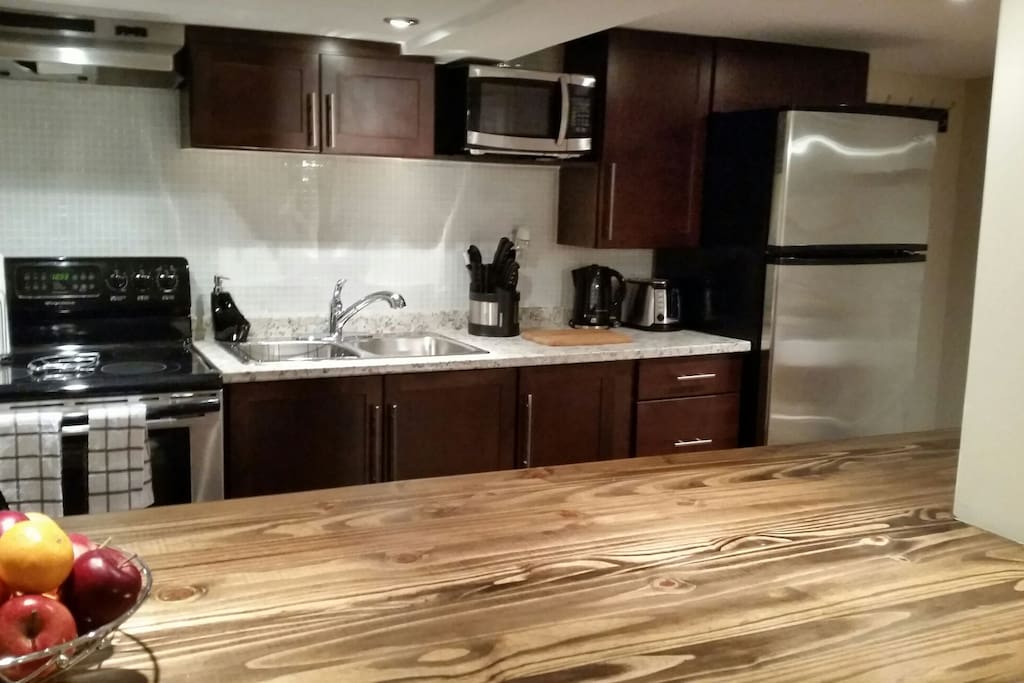 Kitchen area equipped with all kitchen accessories.