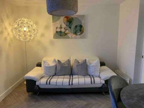 Successful Airbnb property: Waterfront view apartment in Canwick