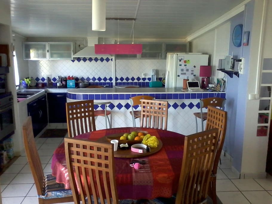 Cuisine bar et salle à manger