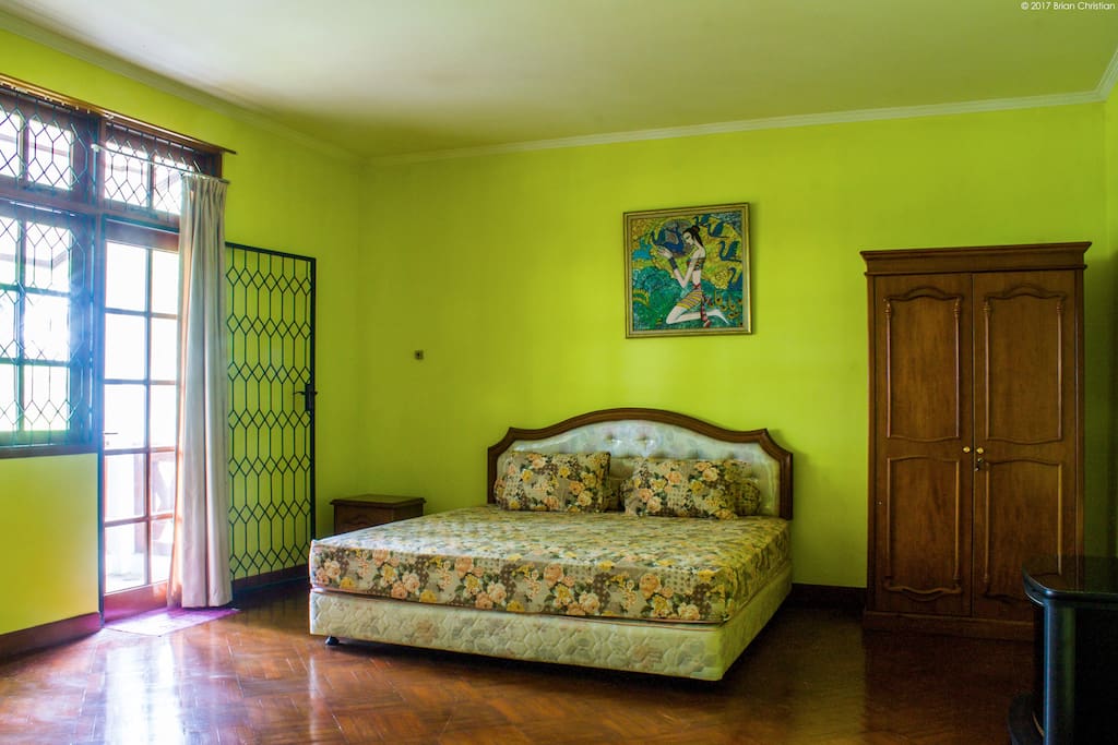 Bed Room (2nd Floor): Queen Bed