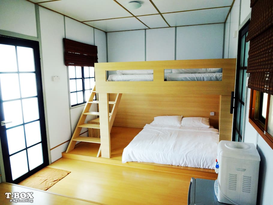 It is equipped 2 single beds and a double bed.