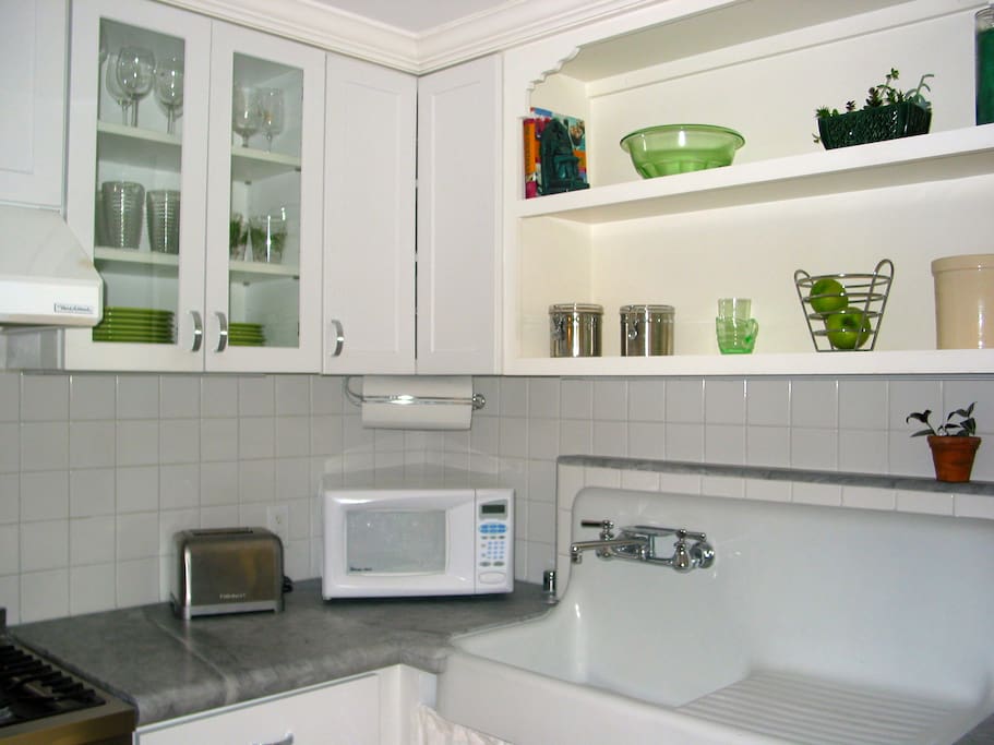 Fully furnished kitchen w/glassware, dishes, pots & pans, toaster, blender, espresso maker etc.
Marble topped counters.