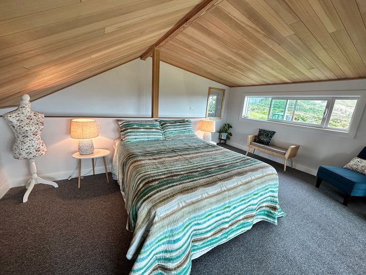 Просторно ниво на мецанин с двойно легло - супер удобно казват нашите гости!