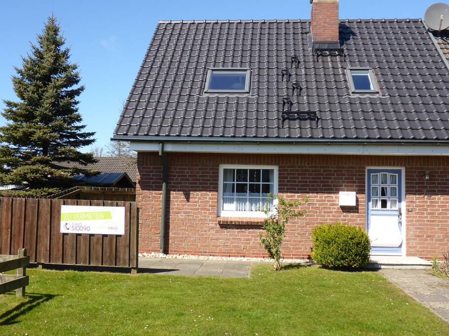 Der wunderschöne Garten ist jetzt komplett eingezäunt, um Ihnen und Ihren Kindern einen noch ruhigeren Urlaub zu ermöglichen.