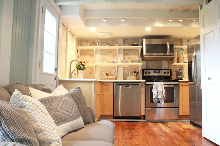 Wheatland Spring Farm + Brewery Cottage House - Breaux Vineyards, Purcellville