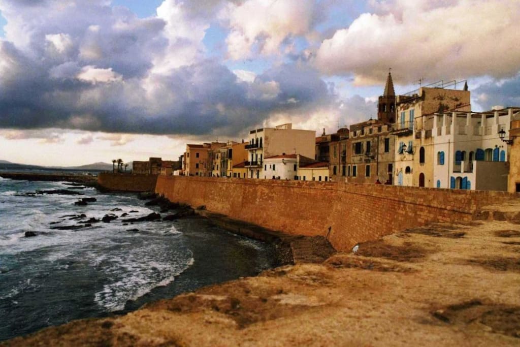 8-10 minutes to Alghero from the house
