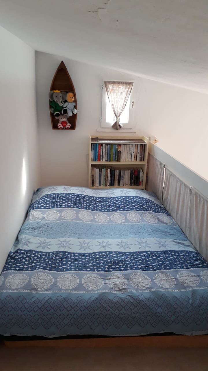 Საწოლი 140x190 ანტრესოლზე 