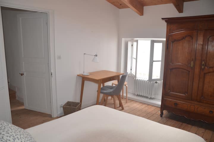 Dormitorio 4 ( aislado al final del pasillo de la planta)