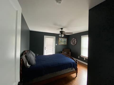 Central Richmond/VCU private bedroom with balcony