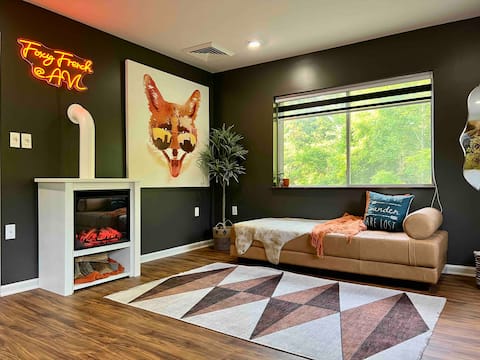 Chic Barndo Above River- Pano Views on 13 Acres