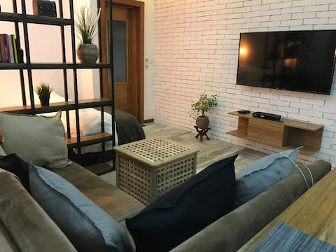 ★Rustic & Modern Studio in Lekki Phase 1★