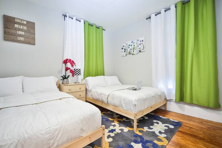 Chic Retreat min2 Downtown Backyard FreePrkg gallery image 5