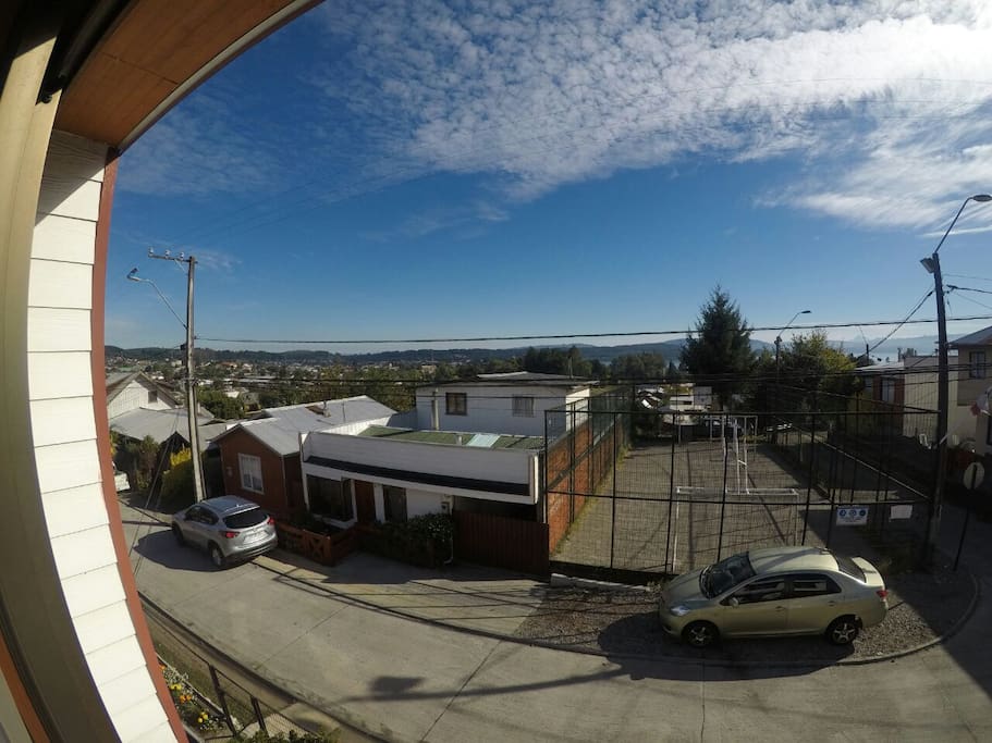 Desde la ventana se ve todo Villarrica y una parte del lago