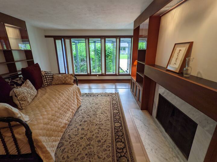 living room with twin size day bed