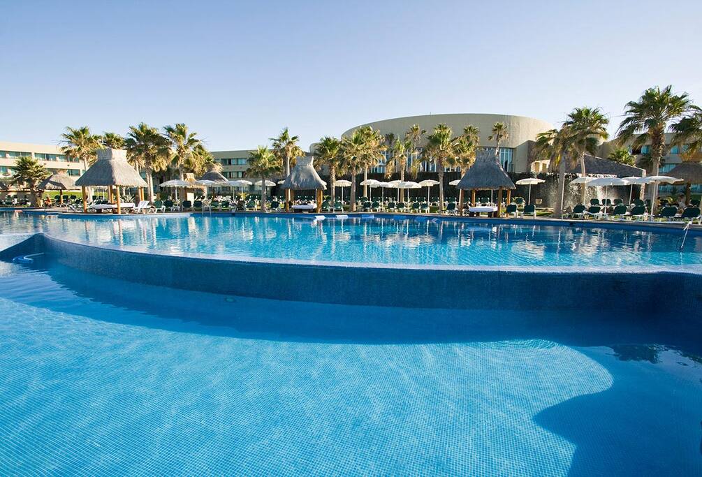 A view of the Mayan Palace pool at Vidanta Puerto Peñasco