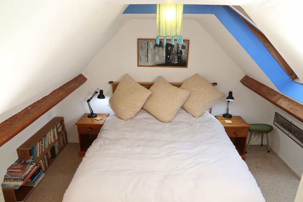 Bedroom - king sized bed