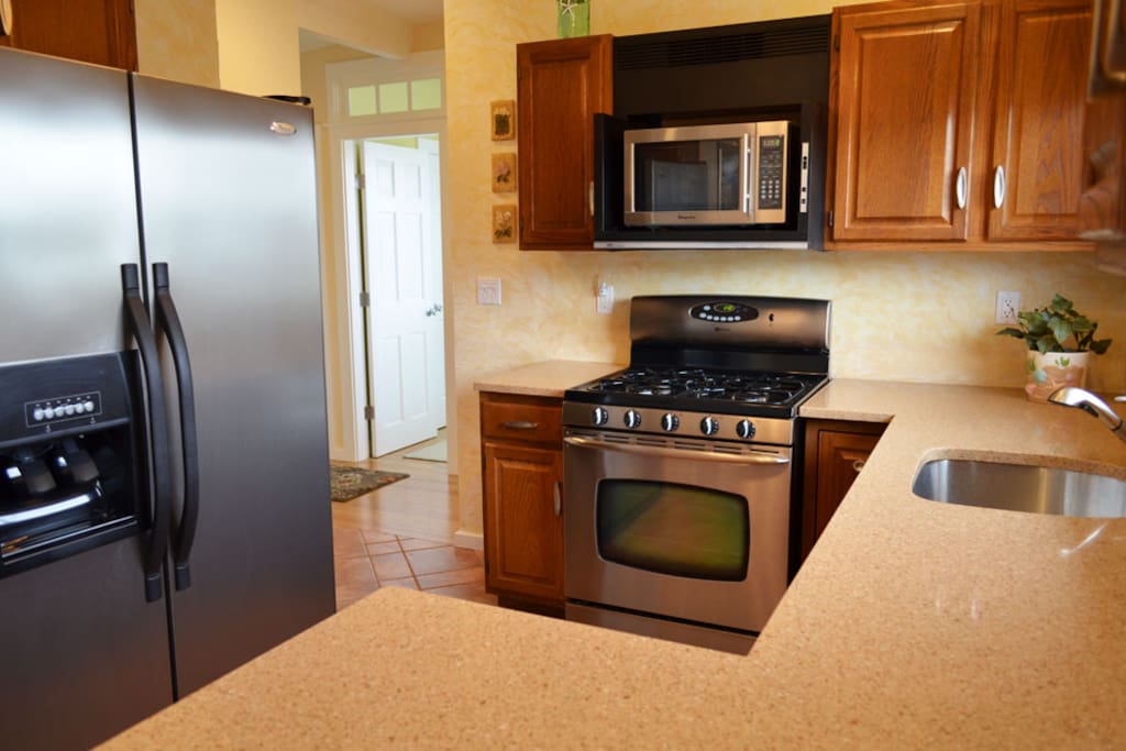 Two Beaches Cottage-Granite and stainless kitchen