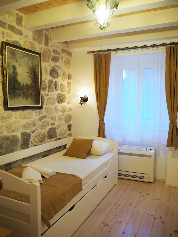 Jednostruka spavaća soba  na prvom katu