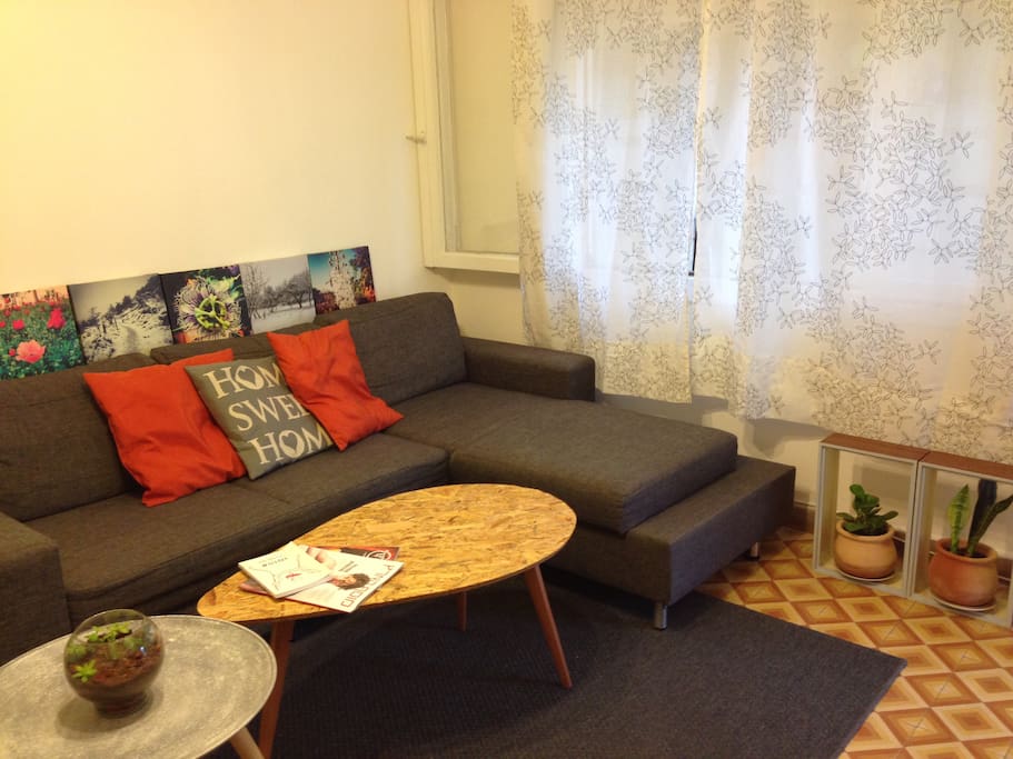 Spacious living room